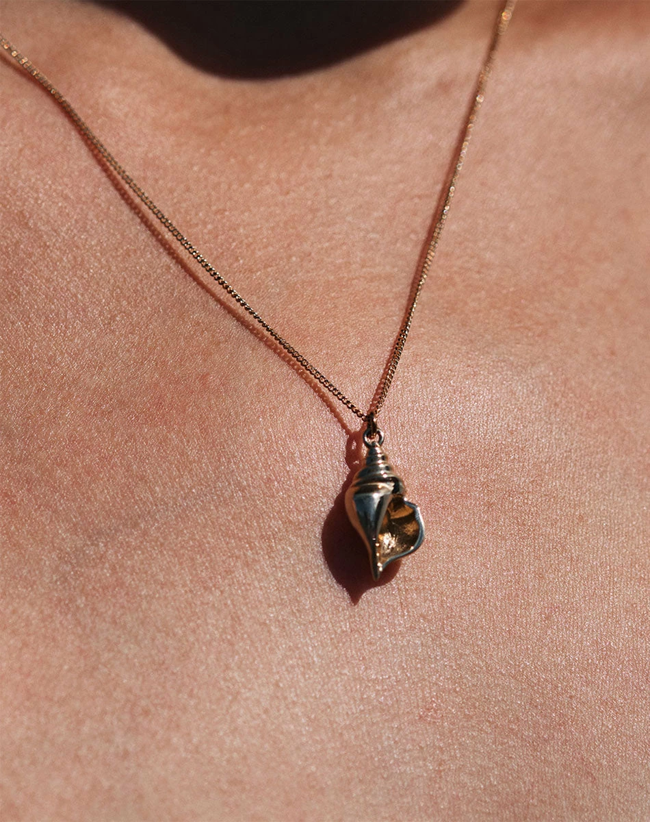 Meadowlark | Conch Charm Necklace - Gold Plated - Image 2