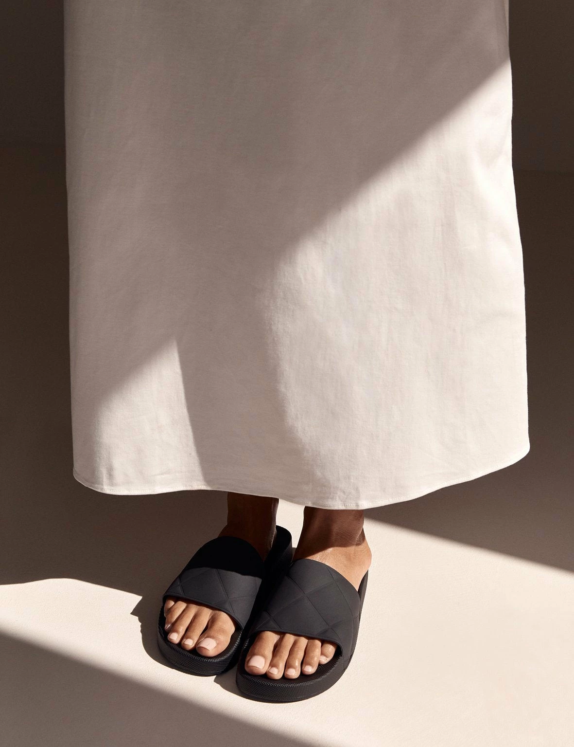 La Tribe | Rubber Pool Slide - Black - Image 4