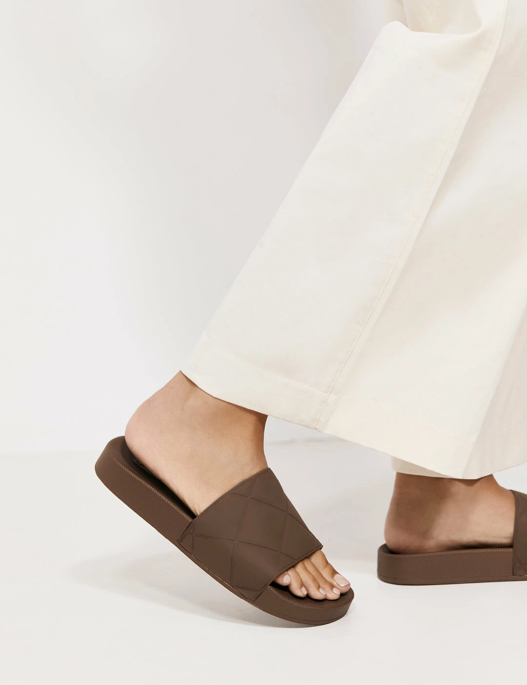 La Tribe | Rubber Pool Slide - Mocha - Image 2